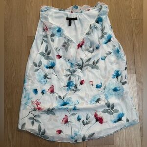White House Black Market Floral Sleeveless Blouse with Ruffle Neckline Size 8.